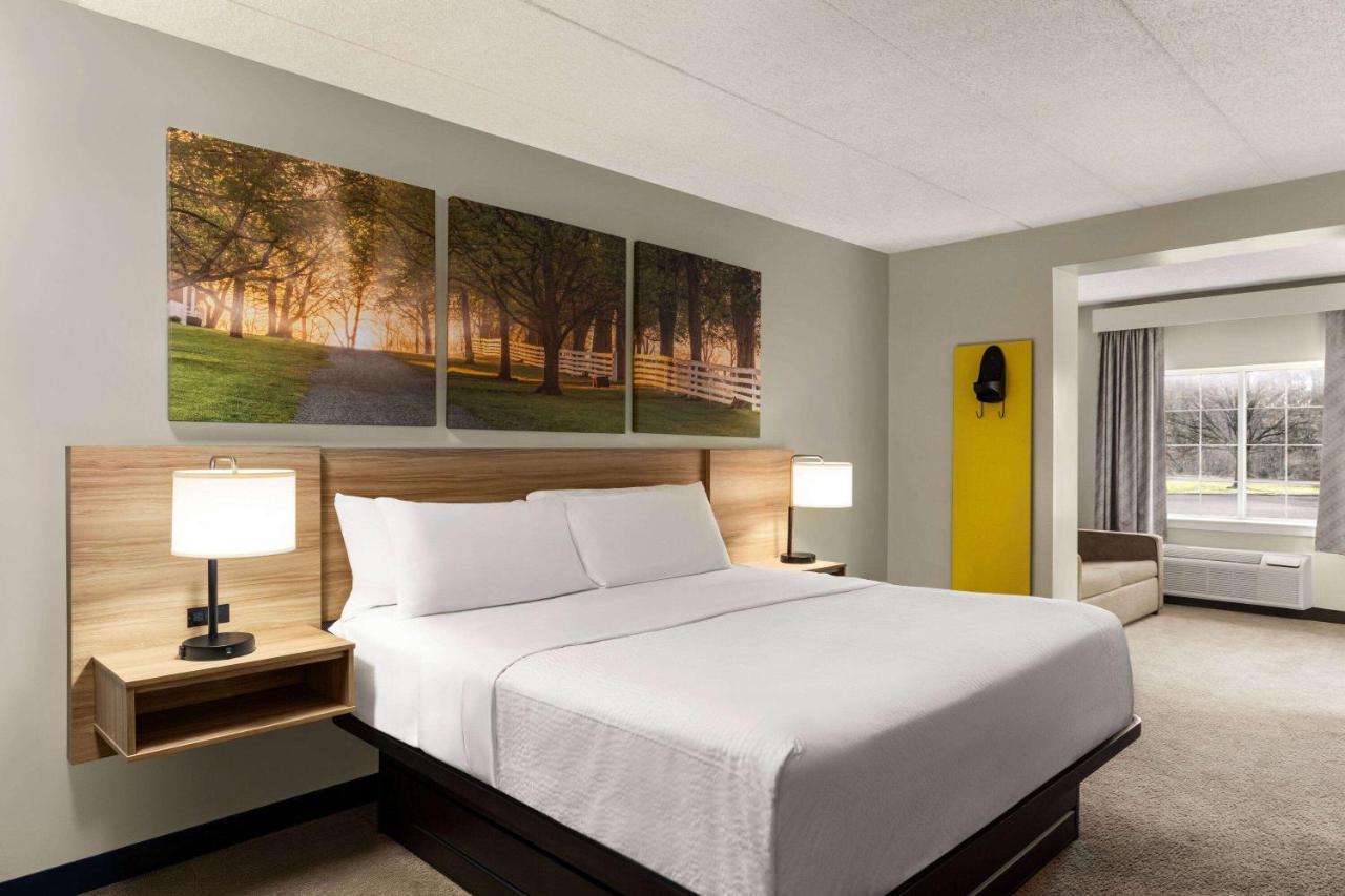Days Inn & Suites By Wyndham Lancaster Amish Country Mountville Exterior photo